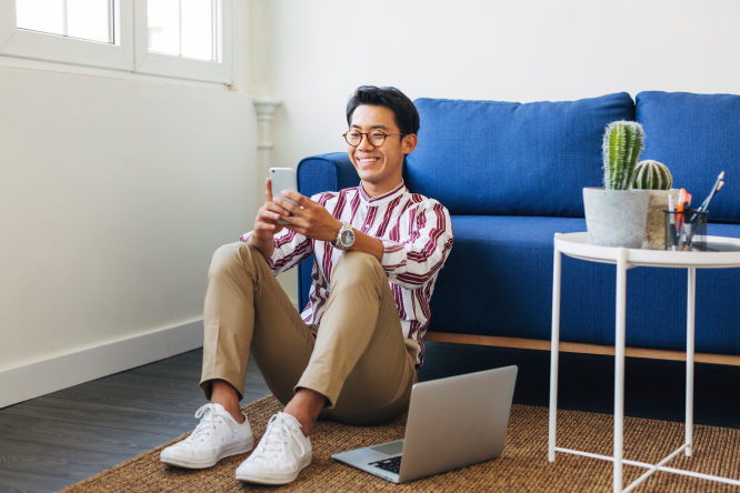 Man using Pulse app at home